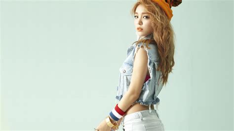 高清晰韩国女歌手演员李艺真（Ailee）桌面壁纸下载