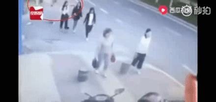 32岁南昌男子从背后袭击，当街将24岁女子捅杀_凤凰网资讯_凤凰网