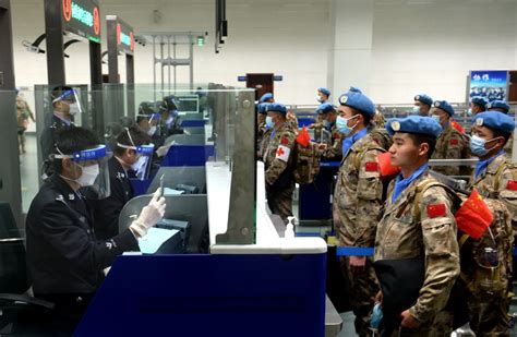 中国赴南苏丹维和部队与肯尼亚维和部队拔河迎元宵节--国际--人民网
