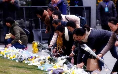 上海外滩踩踏事件遇难者家属将获80万抚慰金-民生网-人民日报社《民生周刊》杂志官网