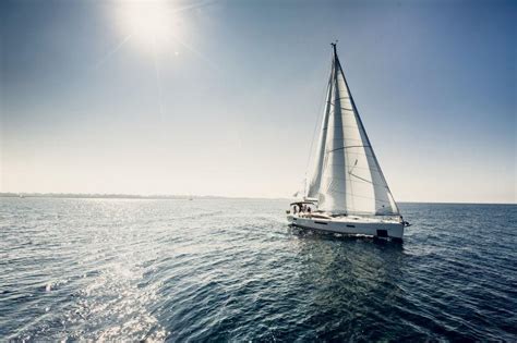 帆船图片-帆船在白浪中航行素材-高清图片-摄影照片-寻图免费打包下载