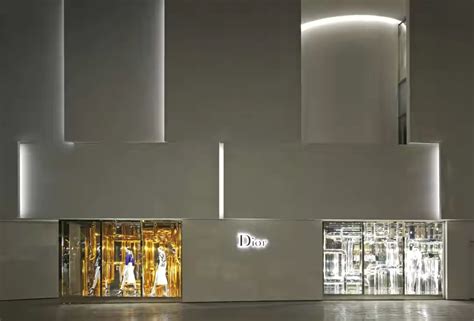 Dior 迪奥迈阿密精品店外观欣赏\服装店设计 - 设计之家
