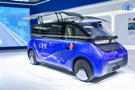 中国首辆纯太阳能车“天津号”亮相世界智能大会__财经头条