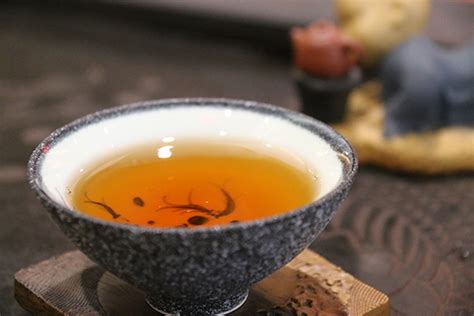 【图】黑茶怎么喝才正宗 教你如何轻松玩转品茶这件事_黑茶怎么喝_伊秀美体网|yxlady.com