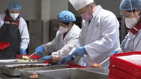 上海爱雨餐饮在疫情期间专为单位人员解决用餐难题 - 综合 - 中国网•东海资讯