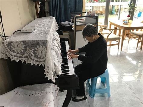 四川养老院透露老人弹钢琴鲜为人知的好处-经验分享-一暄康养