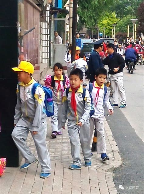 走路上学对这群孩子们都是一种奢望！催泪高分电影《走路上学》