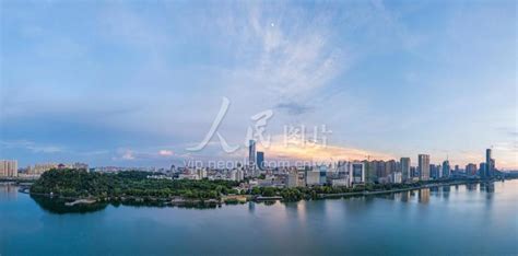 江苏镇江：夏日城市美景入画来-人民图片网