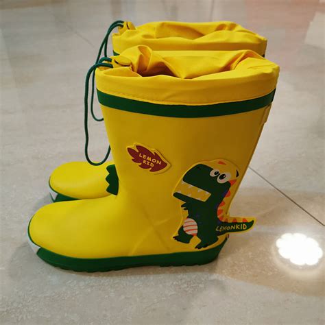 柠檬宝宝雨鞋怎么样 雨天的幸福感来自于穿雨靴跳水坑_什么值得买