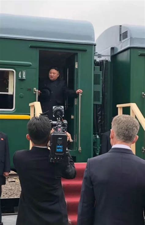 朝鲜领导人金正恩的迈巴赫轿车是这样停进绿皮火车的！-爱卡汽车网论坛