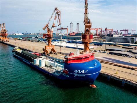 全球首艘万吨级全电力推进甲板运输船“Boldwind”轮在大沽口港区成功实现首航-中华航运网