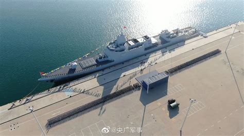 中国第7艘055万吨大驱下水 今年还将再下水1艘_手机新浪网
