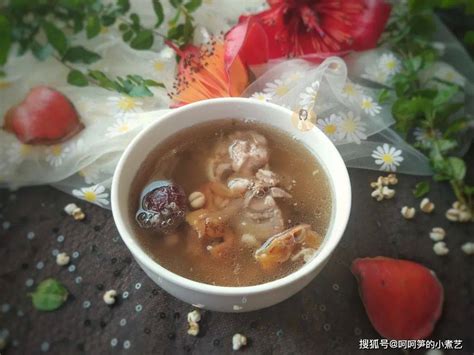 木棉花盛开的季节，用它煲一锅靓汤，清甜滋润又开胃，全身暖暖的
