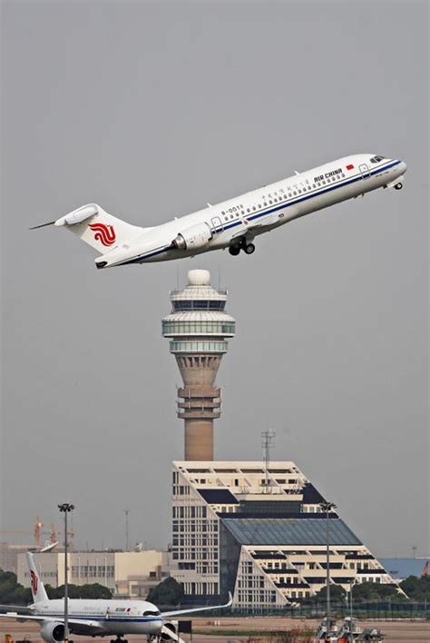国航首架ARJ21-700新型涡扇支线客机正式交付-中国民航网
