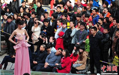 高清组图：沈阳商场内衣秀 引数千市民观看[5]- 中国在线