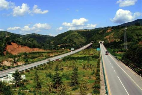 旬凤高速路面2标率先完成通车段路面施工任务 - 丝路中国 - 中国网