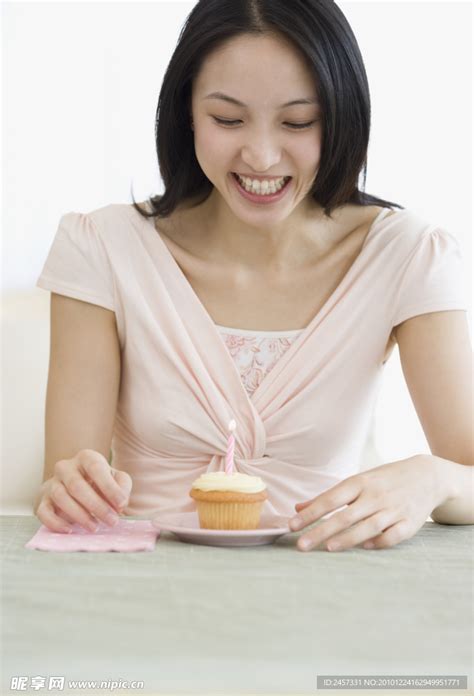 温柔吃蛋糕头像女生