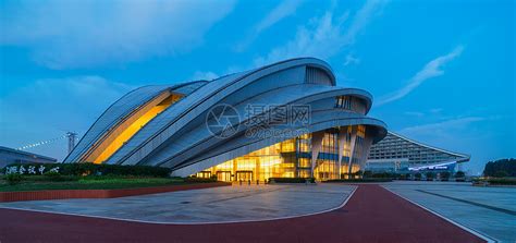 武汉地标建筑国际会议中心璀璨夜景高清图片下载-正版图片500964903-摄图网