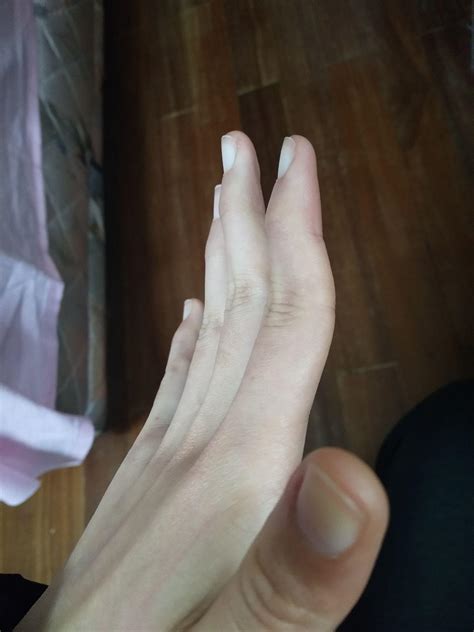 手相大师：食指和无名指一样长，寓意运势是什么？看你有没有？_腾讯视频