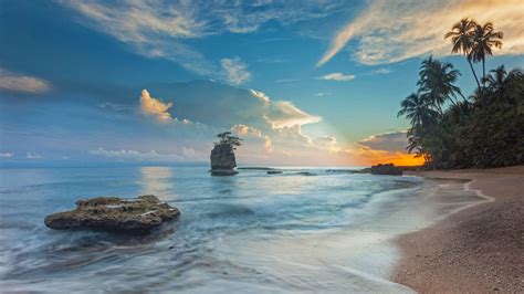 波拉波拉岛，背风群岛，法属波利尼西亚-找寻心中的蒂芙尼蓝 波拉波拉岛，背风群岛，法属波利尼西亚 (© Frans Lanting/Getty ...