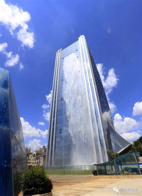 中国第一高楼封顶 位于天津滨海新区_加装电梯_电梯资讯_新电梯网