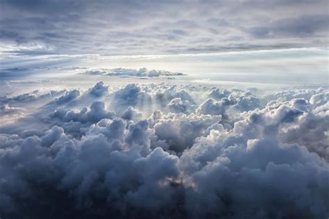 天空图片_耀眼阳光与多云的天空素材_高清图片_摄影照片_寻图免费打包下载