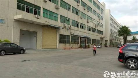 深圳石岩某工业园，众多电子厂密集，找工作人少，而留下一片空地