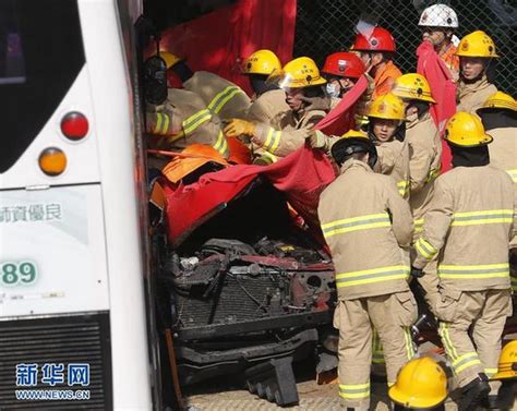 香港两辆公交及出租车相撞 3人死亡50人受伤(组图) - 青岛新闻网