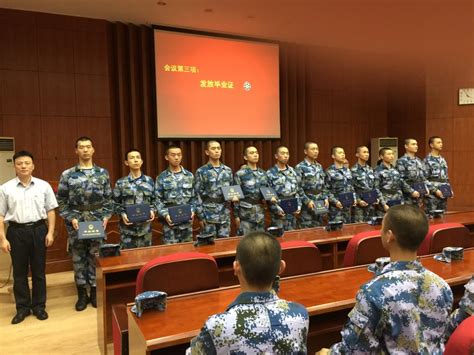 牢记初心 不负青春---我院举行2019届海军定向培养士官毕业典礼-武汉船舶职业技术学院
