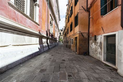 中世纪威尼斯的建筑房子从潮湿中剥离高清图片下载-正版图片307009925-摄图网