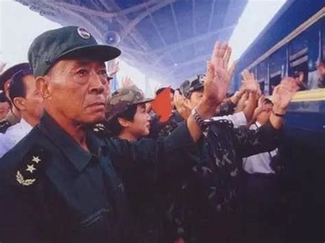 1998年，江主席长江抗洪现场动员讲话__凤凰网