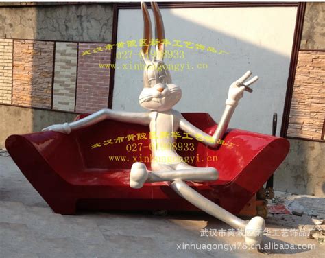 武汉商业步行街”玻璃钢兔子小品雕塑“圆满制作安装完工 ...