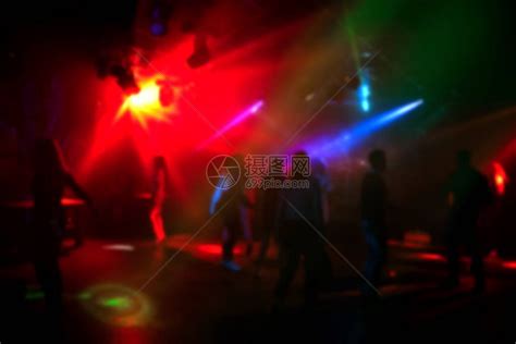 在舞池的夜总会里跳舞的人高清图片下载-正版图片503662277-摄图网