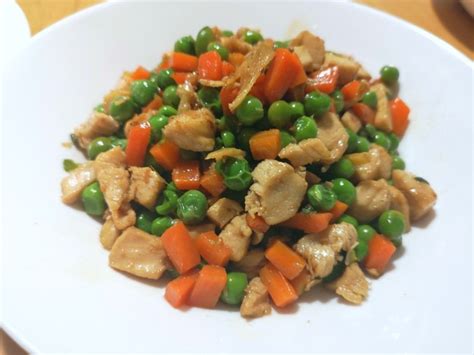 【豌豆炒鸡胸肉的做法步骤图，怎么做好吃】林小牧的麻麻_下厨房