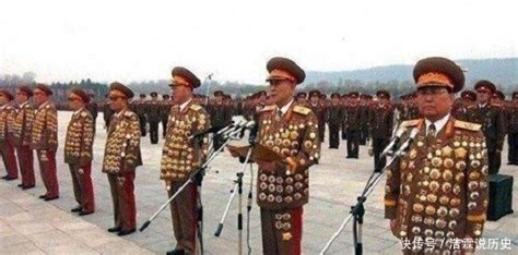 朝鲜将军们的战功勋章，多的连裤腿都挂满了，军服已经不够挂的了-泸州论坛-麻辣社区