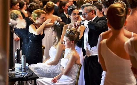 2013年维也纳成人礼舞会《开场华尔兹》 - 金玉米 | 专注热门资讯视频