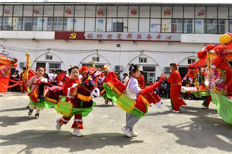 实拍北方农村赶大集，充满乡土气息的场景，你多久没见到了？|集会|大集|农村_新浪新闻