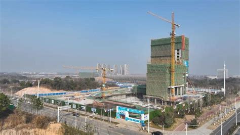 “破茧成蝶”！今天，鄂州“三大中心”之会展中心钢结构封顶！
