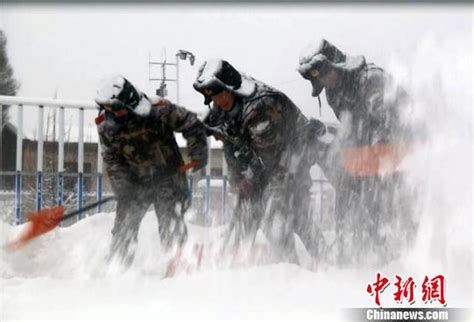 新疆霍尔果斯遭遇大雪积雪20厘米 边检站官兵严寒天保畅通 -天山网 - 新疆新闻门户