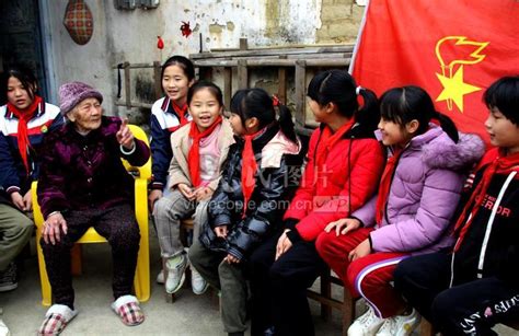 广西灵山：百岁老人讲述红色故事-人民图片网
