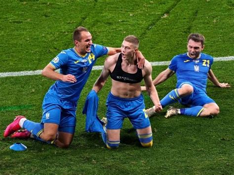 欧预赛：C罗第700球难救主，乌克兰、英格兰成功晋级欧洲杯 - 知乎
