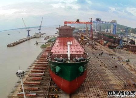 金陵船厂为中谷海运建造首艘2500箱船下水 - 在建新船 - 国际船舶网
