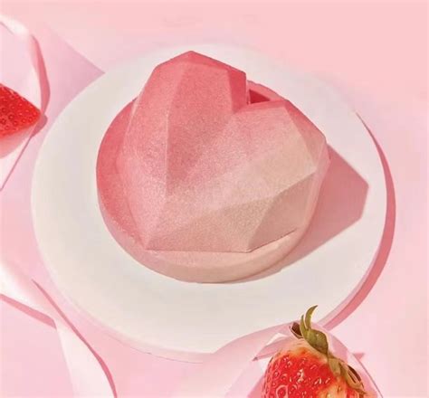 星巴克推出情人节限定新品：荔荔粉巧鸳鸯拿铁、粉爱草莓甜心蛋糕、那杯莫吉托-FoodTalks