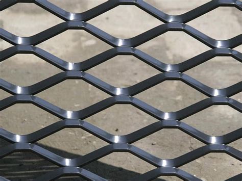 港口保税区钢板网护栏 工厂园区菱形孔护栏 桥梁钢板状防护网围栏-阿里巴巴