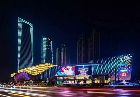 开启年轻能量场，中国金茂全国第二座览秀城于南京焕新开业|界面新闻