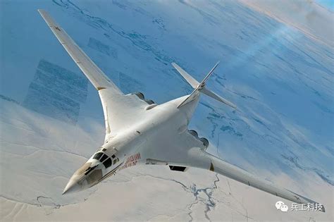 俄空天军迎来新版“白天鹅” 图-160M轰炸机再战天空30年_手机新浪网