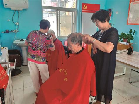 充满年代气息的理发店，为何深受香港市民的欢迎？_凤凰网视频_凤凰网