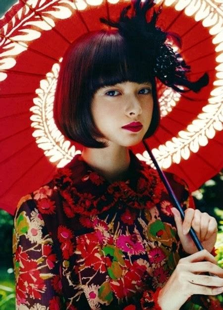 日本模特Yuka Mannami 身穿日本品牌Beautiful People 登上《 WOW》杂