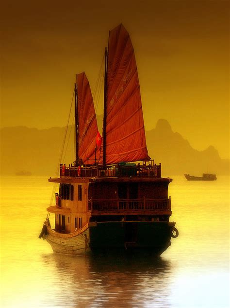 下龙湾在越南高清摄影大图-千库网