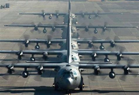 C-130J“大力神”运输机_发动机_配备了_驾驶舱
